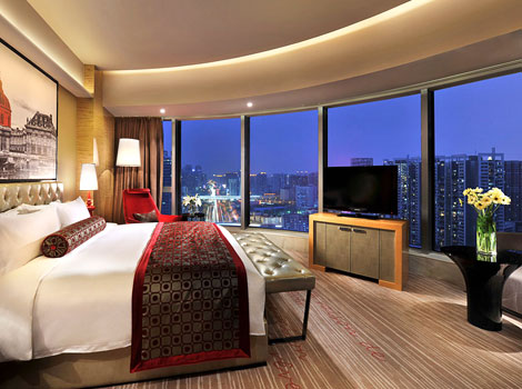 One of the top Guangzhou MICE hotels for corporate meetings, the rooms offer a luxe retreat