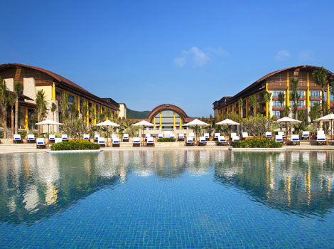 The oceanfront pool is a major attraction at this retreat, one of the best Sanya luxury resorts