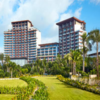 Grand Hyatt Sanya offers lush foliage