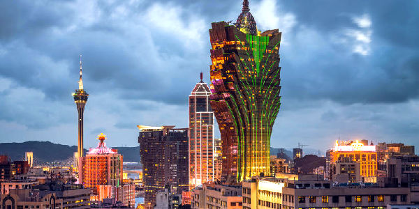 A detailed Macau fun guide with a Macau casino hotels review, a look at  child-friendly hotels, dining, cool bars, nightlife and some luxury shopping คาสิโนฮิต