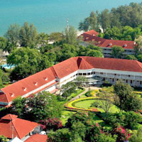 Centara Grand Beach Resort Hua Hin serves up topiaries and colonial surrounds for weddings