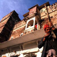 Street musicians are a staple of any Rajasthan fun guide for the family