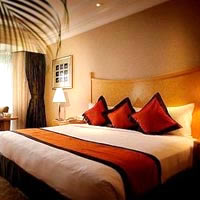 KL business hotels downtown, Crowne Plaza room