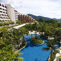 Penang family friendly hotels, Parkroyal's free form pool