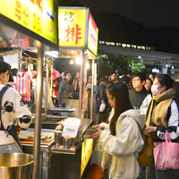 Taipei street food and fried chicken - Homestyle Barbecue stall at Shilin