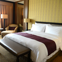 Top Bangkok business hotels, Sheraton is connected to the BTS Station, Luxury Room picture