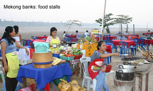 Mekong banks: food stalls / photo: Vijay Verghese