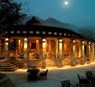 Amanjiwo's architecture mirrors the Borobudur style