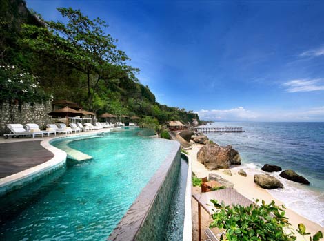 Ocean Beach Pool with dramatic vistas at AYANA, one of the best Bali spa resorts