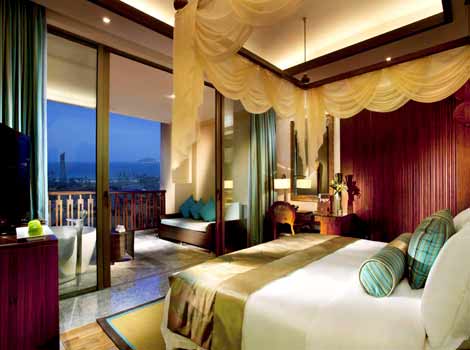 Stately woody rooms serve up balconies with soaking tubs
