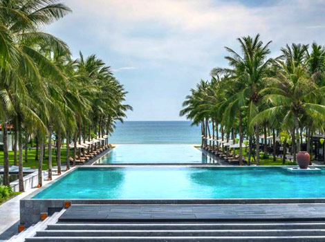 Vietnam luxury resorts, the grand pool fronts the ocean