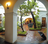 Archways and courtyard at Hotel de l'Orient