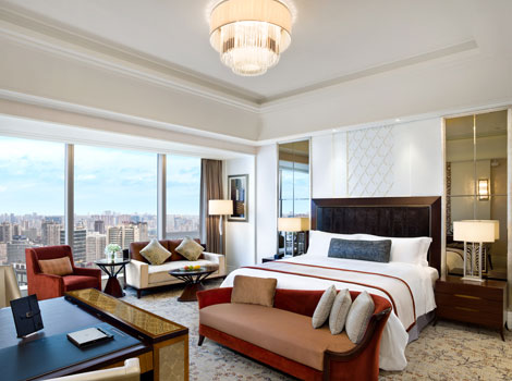 Spacious and elegant rooms with butlers make this one of the best Chengdu business hotels for luxury travellers