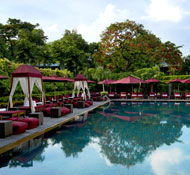 Despite being one of the top Bangkok business hotels, there are ample recreation facilities