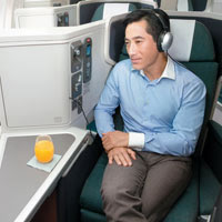 New business class seats on Cathay Pacific, we compare CX vs SIA