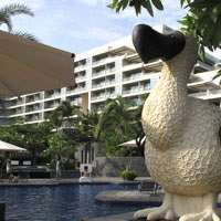 Sanya hip resorts, MGM is a party hotel with fun sculptures