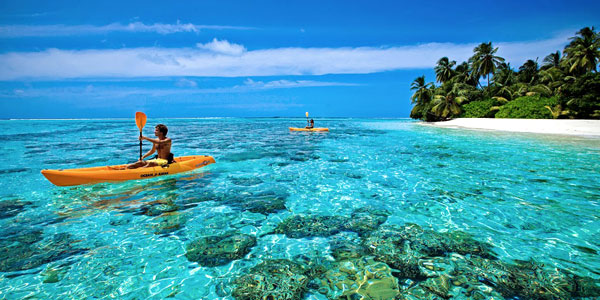 Maldives resorts review and fun guide, kayaking above the coral