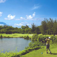 Apres-work golf at the Dalit Bay Golf club in Kota Kinabalu - Shangri-La's Rasa Ria
