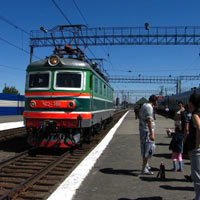 Trans-Siberian Railway guide, engine idling on platform
