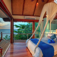 Fiji romantic resorts, Royal Davui bed with a view