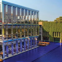Best Gurgaon business hotels, Oberoi pool