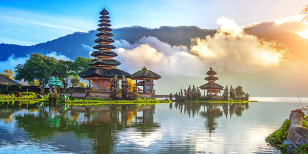 Bali resorts review from luxury to boutique - sun catches the clouds at Lake Bratan