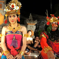 Bali fun guide, dancers at Grand Hyatt dinner show