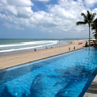 Top Bali resorts, The Legian's beachfront pool