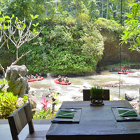 Romantic wedding in Ubud at Royal Pita Maha