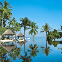 Lombok hotels review, Oberoi pool reflections