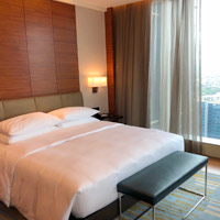 Grand Hyatt woody room vs Shangri-La Fort BGC