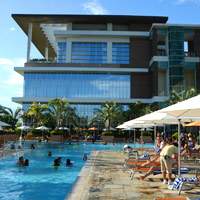 Manila family friendly hotels, Solaire, poolside