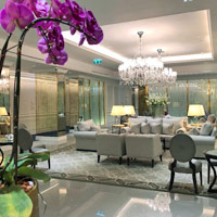 Medical tourism Thailand, BDMS Wellness is set up like a posh private club with chandeliers, oil paintings and comfy seating