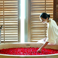 Best Thai spas in Bangkok - Siam Kempinskii floral bath