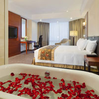 Hanoi business hotels, Crowne Plaza rose petal bathtub